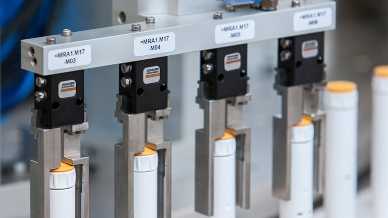 Filling and packaging plant for pharmaceutical products