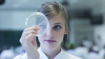 Eine Kontaminationskontrollstrategie für Zell- und Gentherapeutika effizient erstellen